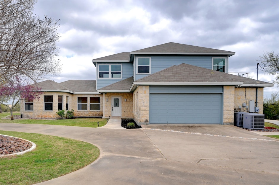 109 Vista Oaks Drive, Dripping Springs, TX 78620, Coffman Real Estate. Powered by HomeDiary